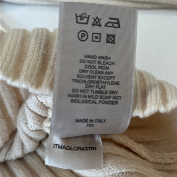 Burberry Cream Ribbed Turtleneck Sweater - Picture 4 of 8